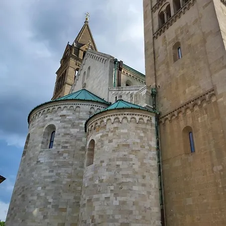 Downtown Apartament *